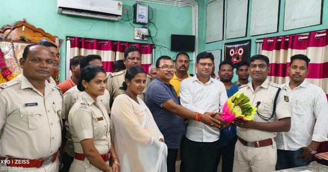 ଥାନା ଅଧିକାରୀ ଙ୍କୁ ସ୍ଵାଗତ ସମ୍ବର୍ଦ୍ଧନା