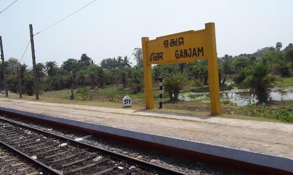 ଗଞ୍ଜାମ ଷ୍ଟେସନ ରେ ହୀରାଖଣ୍ଡ ଓ ପୁରୀ ତିରୁପତି ପୁନଃ ରହଣି ଦାବୀ