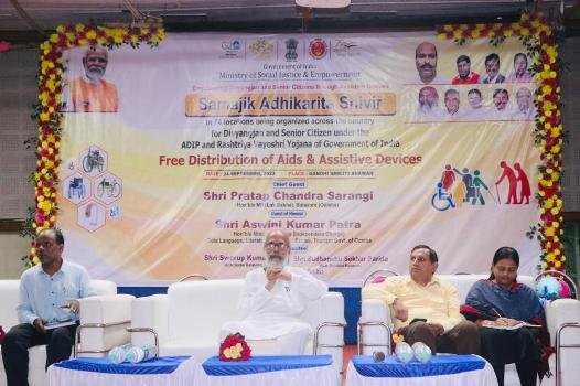 ବରିଷ୍ଠ ନାଗରିକମାନଙ୍କୁ ଆଧୁନିକ ସହାୟତା ଉପକରଣ ବଣ୍ଟନ