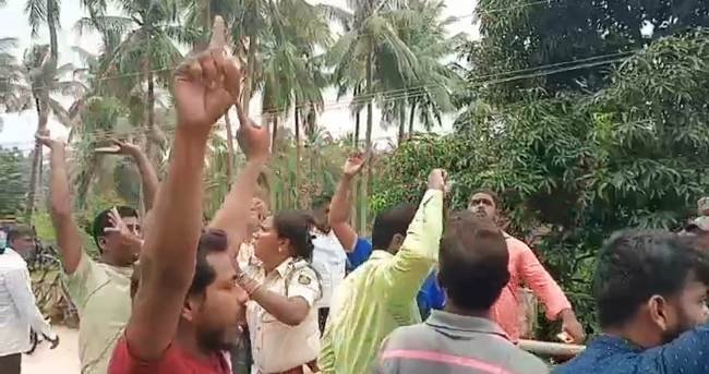 ବିଧାୟକ ସମୀର ଦାଶ ଙ୍କୁ କଳା ପତାକା ପ୍ରଦର୍ଶନ