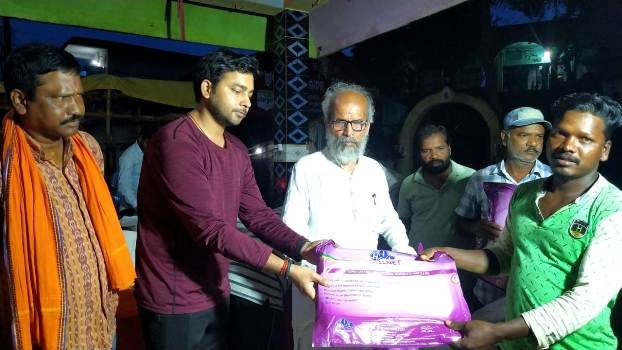 ଡେଙ୍ଗୁ ମେଲେରିଆ ପ୍ରତିରୋଧ କରିବା ପାଇଁ ରାସାୟନିକ ମଶାରୀ ବଣ୍ଟନ