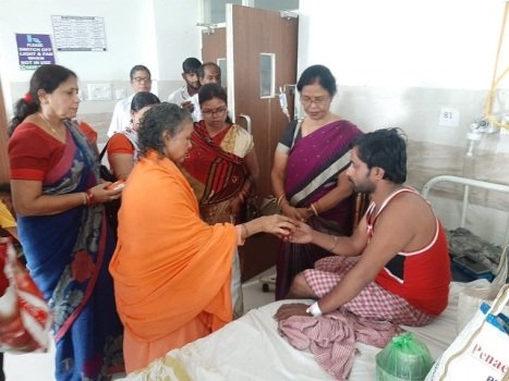 ଗରାପୁର ଶିବାନନ୍ଦ ଆଶ୍ରମ ପକ୍ଷରୁ ଜିଲ୍ଲା ମୁଖ୍ୟ ଚିକିତ୍ସାଳୟରେ ଫଳ ବଣ୍ଟନ