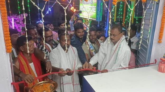 ବିଧାୟକଙ୍କ ଦ୍ୱାରା ଓଁ କାରେଶ୍ୱର ମେଡିସିନ ଦୋକାନ ଉଦଘାଟିତ