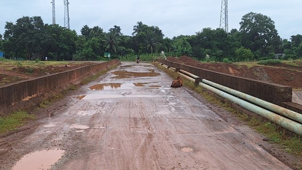 କାର୍ଯ୍ୟକ୍ଷମ ହୋଇନି କେନାଲ, ଭୁଷୁଡିବାକୁ ବସିଲାଣି କେନାଲ ପୋଲ