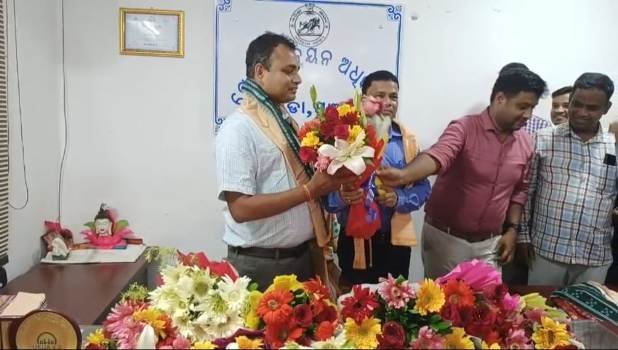 ବୁଗୁଡା ବିଡ଼ିଓ ଭାବେ ସନ୍ତୋଷ କୁମାର ଜେନାଙ୍କ ଦାୟିତ୍ୱ ଗ୍ରହଣ
