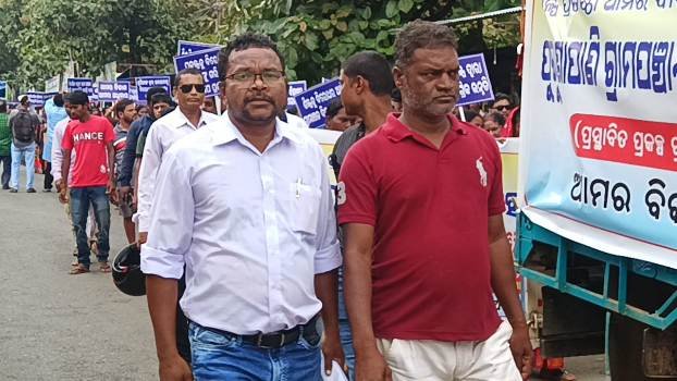 ବୃହତ ଇସ୍ପାତ ଶିଳ୍ପ ପ୍ରତିଷ୍ଠା ପାଇଁ ଦାବି ନେଇ ଗ୍ରାମବାସୀଙ୍କ ବିଶାଳ ଶୋଭାଯାତ୍ରା
