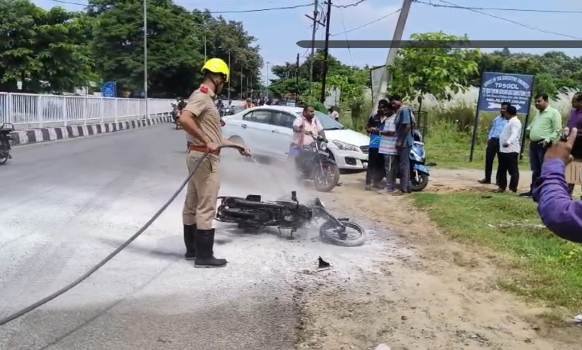 ଦୁର୍ଘଟଣାରେ ଜଳିଗଲା ଟିଭିଏସ ଏକ୍ସିଲ