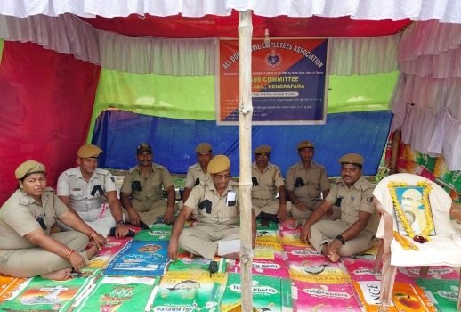 କାରାରକ୍ଷୀଙ୍କ ଆମରଣ ଅନଶନ