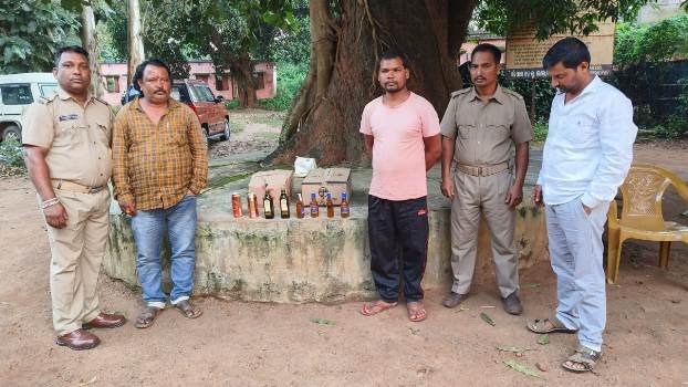 ପୋଲିସର ଯାନବାହାନ ଯାଞ୍ଚ ବେଳେ ବିଦେଶୀ ମଦ ଜବତ