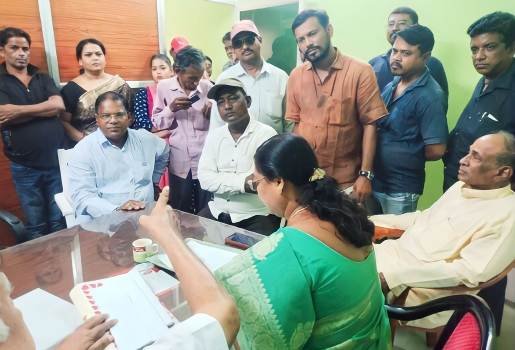 ବିଭିନ୍ନ ସମସ୍ୟା ନେଇ ଚୌଦ୍ଵାର ନଗର କଂଗ୍ରେସ ପକ୍ଷ୍ୟରୁ ଦାବିପତ୍ର