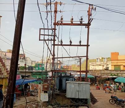ବିପଦ ଶଙ୍କୁଳ ଅବସ୍ଥା ରେ ବିଦ୍ୟୁତ୍ ଟ୍ରାନ୍ସ୍ ଫମର