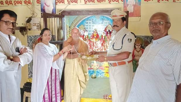 ଚୋରି ଅଳଙ୍କାର ଉଦ୍ଧାର ମନ୍ଦିର ମହନ୍ତଙ୍କୁ ହସ୍ତାନ୍ତର