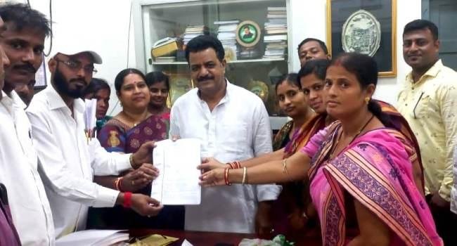 ଓସେନେଲିଆ ସଂଘ ପକ୍ଷରୁ ନୂତନ ଅନୁଦାନ ଲାଗି ଦାବିପତ୍ର ପ୍ରଦାନ