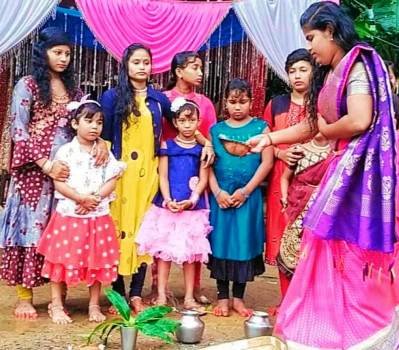 କୁମାରୀ ମାନେ ଆଞ୍ଜୁଳି ଟେକି ପାଳିଲେ କୁମାରୋତ୍ସବ