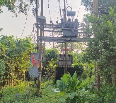 ବିଦ୍ୟାଳୟ ନିକଟରେ ମୁକୁଳା ବିଦ୍ୟୁତ୍ ଟ୍ରାନ୍ସଫର୍ମର