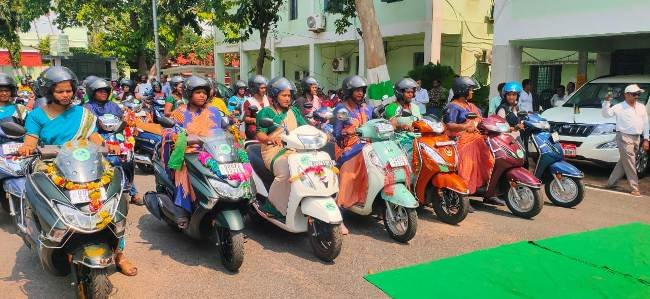 ମିଶନ ଶକ୍ତି ସ୍କୁଟର ଯୋଜନା ଶୁଭାରମ୍ଭ