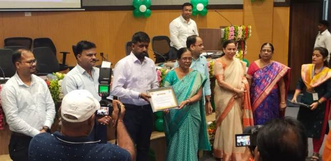 ଛାତ୍ରଛାତ୍ରୀଙ୍କୁ ଆଇରନ ବଟିକା ପ୍ରଦାନରେ ବୁଗୁଡା ବ୍ଲକ ଜିଲ୍ଲାରେ ପ୍ରଥମ