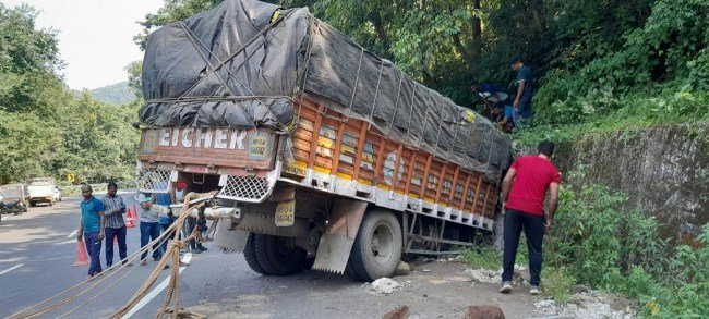 କଳିଙ୍ଗା ଘାଟିରେ ଟ୍ରକର ବ୍ରେକ ଫେଲ ଯୋଗୁଁ ଦୁର୍ଘଟଣା