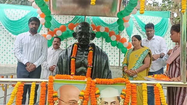 ଗାନ୍ଧିଜୀଙ୍କର ଅହିଂସା ଆନ୍ଦୋଳନ ଏକ ଅମୋଘ ଅସ୍ତ୍ର ଥିଲା