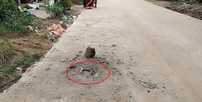 ପୂର୍ତ ବିଭାଗ ରାସ୍ତା କାର୍ଯ୍ୟ ପରେ ଉଠିଲା ବିଦ୍ୟୁତ ଖୁଂଟ