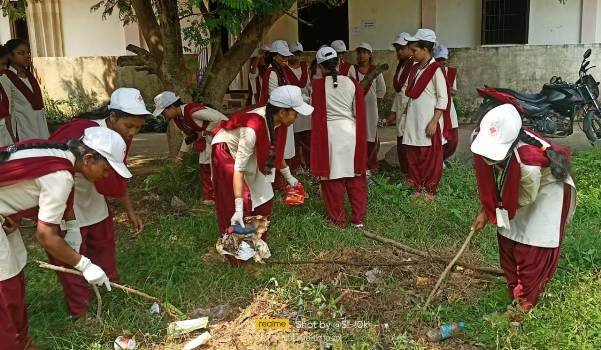 ଯୁକ୍ତ ତିନି ମହିଳା ମହାବିଦ୍ୟାଳୟରେ ସ୍ଵଚ୍ଛତା ହିଁ ସେବା” କାର୍ଯ୍ୟକ୍ରମ