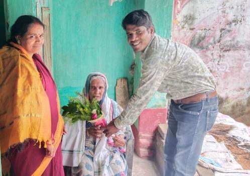 ବିଶ୍ୱ ବରିଷ୍ଠ ନାଗରିକ ଦିବସ ଅବସରରେ ଶତାୟୁ ମତଦାତାଙ୍କୁ ସମ୍ବର୍ଦ୍ଧିତ