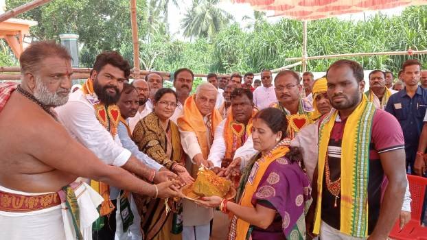 ସକାଶେ ଘର ନିର୍ମାଣ ନିମନ୍ତେ ଭିତ୍ତି ପ୍ରସ୍ତର ସ୍ଥାପନ