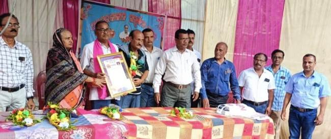 ଅବସର ପ୍ରାପ୍ତ ପ୍ରଧାନଶିକ୍ଷକ ଙ୍କୁ ବିଦାୟକାଳୀନ ସମ୍ଵର୍ଦ୍ଧନା