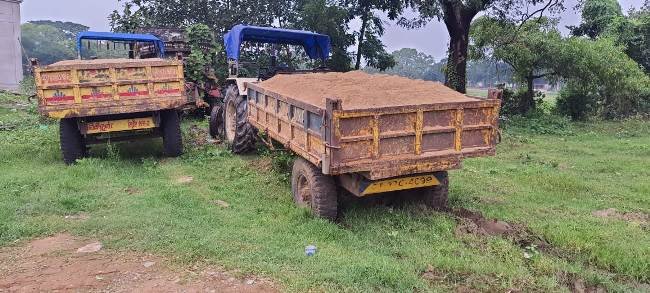 ଓରାଳି ଶାଳଣିଆଁ ରାସ୍ତାରୁ ଦୁଇଟି ବାଲିବୋଝେଇ ଟ୍ରାକ୍ଟରକୁ ଜବଦ କଲା ପୁଲିସ