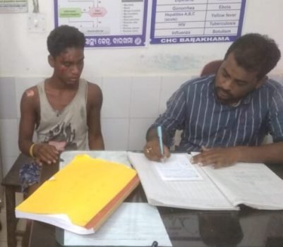 ଆହତ ଯୁବକଙ୍କୁ ସ୍ୱାସ୍ଥ୍ୟ କେନ୍ଦ୍ରରେ ଭର୍ତ୍ତି କଲେ ବିଜେପି ରାଜ୍ୟ ସଂଯୋଜିକା