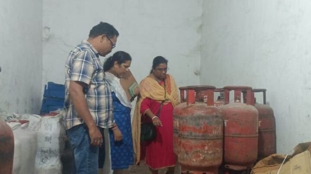 ଯୋଗାଣ ବିଭାଗ ଚଢ଼ାଉ, ୭୦ ଏଲପିଜି ସିଲିଣ୍ଡର ଜବତ