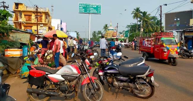 ପୁରୁଷୋତ୍ତମପୁର ଆମିଷ ବଜାର ରେ ପ୍ରବଳଭିଡ