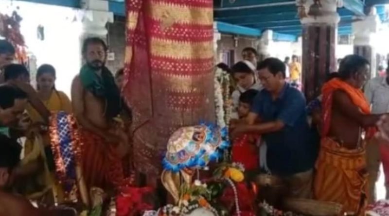 କାର୍ତ୍ତିକ ମାସର ପ୍ରଥମ ସୋମବାରରେ ବାବା ଧବଳେଶ୍ୱରଙ୍କ ପୀଠ ରେ ଶ୍ରଦ୍ଧାଳୁଙ୍କ ଭିଡ
