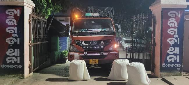 ଗଂଜେଇ ଭରା ଟ୍ରକ ଜବତ