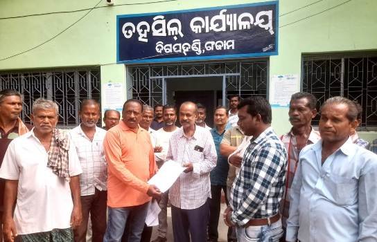 ମରୁଡି ଘୋଷଣା ଦାବୀ ରେ ସ୍ମାରକପତ୍ର ପ୍ରଦାନ