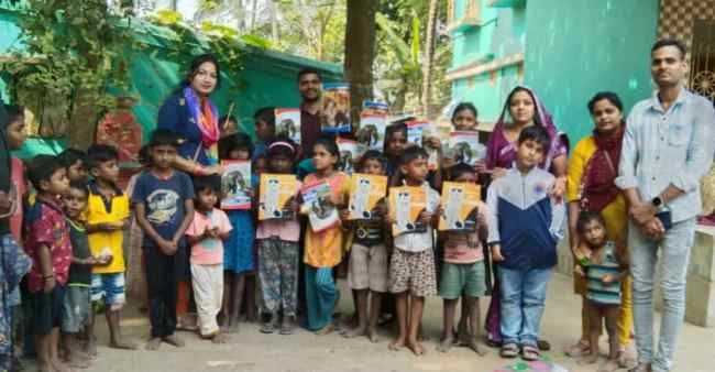 ସଞ୍ଜିବନୀ ସେବା ଫାଉଣ୍ଡେସନ ପକ୍ଷରୁ ବସ୍ତି ଅଞ୍ଚଳର ଛାତ୍ରଛାତ୍ରୀଙ୍କୁ ପାଠ୍ୟପୁସ୍ତକ ବଣ୍ଟନ