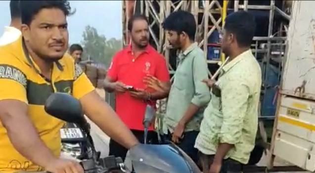 ଲକ୍ଷ୍ମୀପୂଜା ଭସାଣି ସମୟରେ ଉଚ୍ଚ ଧ୍ବନିରେ ଡିଜେ ବଜେଇବାକୁ ବିରୋଧ କଲେ ସ୍ଥାନୀୟ ବାସିନ୍ଦା