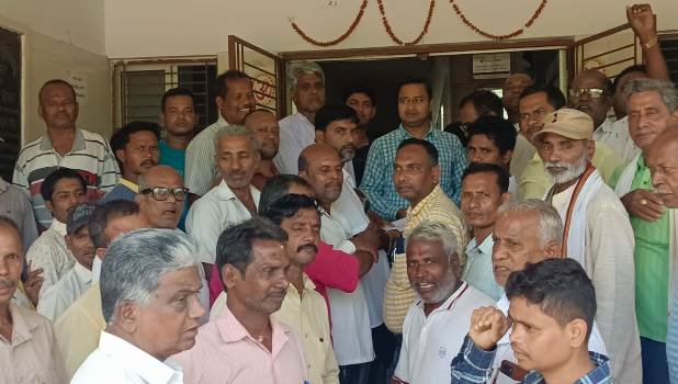 ମରୁଡି ନେଇ ଚିନ୍ତାରେ ଚାଷୀକୁଳ ମୁଖ୍ୟମନ୍ତ୍ରୀ ଙ୍କ ଉଦ୍ୟେଶ ରେ ତହସିଲଦାର ଙ୍କୁ ଦାବି ପତ୍ର ପ୍ରଦାନ