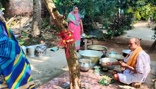 ରାଧାପାଦ ଦର୍ଶନ ପାଇଁ ମଠ ମନ୍ଦିର ରେ ଭକ୍ତ ଙ୍କ ଭିଡ଼