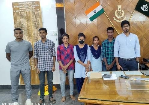 ଡିଏଫଓଙ୍କ କାର୍ଯ୍ୟଳୟରେ ମାରାଥନ ଦୌଡ଼ ପ୍ରତିଯୋଗୀଙ୍କୁ ପୁରସ୍କାର ପ୍ରଦାନ