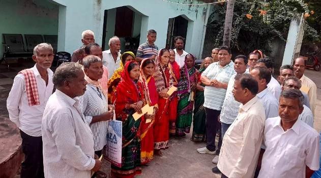 ନିଜ ଦରମାରୁ ବୃଦ୍ଧବୃଦ୍ଧାଙ୍କୁ ଭତ୍ତା ଦେଲେ ବିଧାୟକ