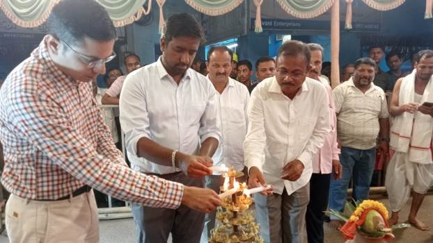 ମା ଗଜଲକ୍ଷ୍ମୀଙ୍କ ପୂଜା ଷଷ୍ଠ ଦିନରେ : ଆଳତି ଦର୍ଶନକଲେ ଗଞ୍ଜାମ ଜିଲ୍ଲାପାଳ, ଏସପି ଓ ବିଧାୟକ