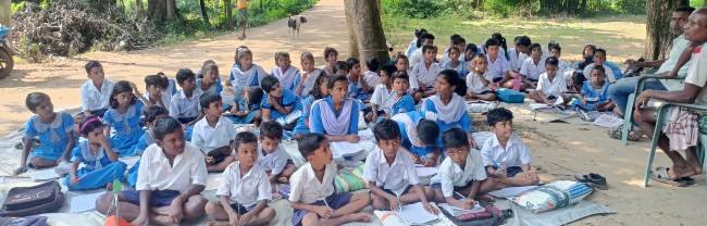 ଶିକ୍ଷକ ଅଭାବରୁ ଧାରଣାରେ ବସିଲେ ଛାତ୍ରଛାତ୍ରୀ ଓ ଅଭିଭାବକ