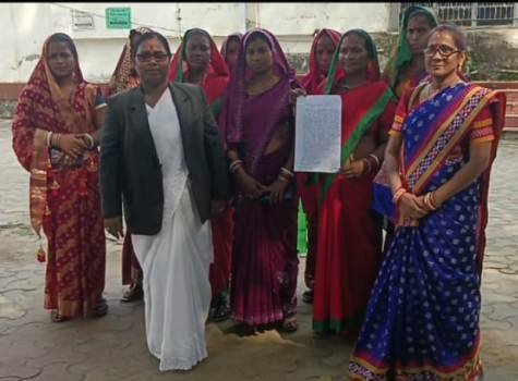 କୁଣ୍ଡୁଳି ଗ୍ରାମରେ ମଦ ବିକ୍ରି ବନ୍ଦ କରିବା ଦାବିରେ ଜିଲ୍ଲାପାଳଙ୍କୁ ଦାବିପତ୍ର ପ୍ରଦାନ