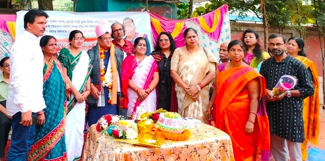 ବାଗ୍ମୀ ପ୍ରଦ୍ୟୁମ୍ନ ଶତପଥୀଙ୍କ ଜନ୍ମୋତ୍ସଵ ଅବସରରେ ଅସହାୟ କର୍କଟ ପିଡ଼ିତଙ୍କୁ ସମାଜମଙ୍ଗଳ ହୁଣ୍ଡିରୁ ସହାୟତା