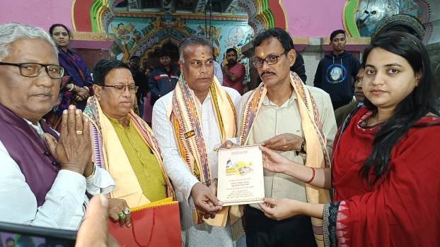 ମା ମଙ୍ଗଳାଙ୍କ ପାଖରେ ପହଁଚିଲା ନିମନ୍ତ୍ରଣ ପତ୍ର
