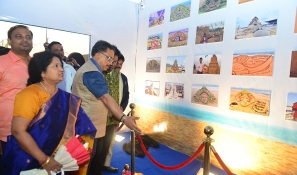 ଶାସ୍ତ୍ରୀୟ ଓଡିଶୀ ନୃତ୍ୟର ତାଳେ ତାଳେ ୩୪ତମ କୋଣାର୍କ ଉତ୍ସବ ଉଦଘାଟିତ