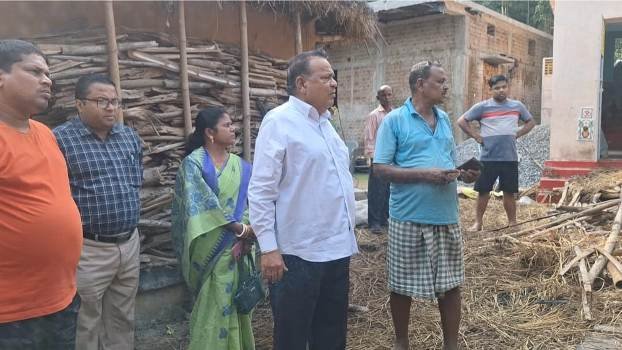 ବଞ୍ଚୋର ଅଗ୍ନି ବିପନ୍ନଙ୍କୁ ଭେଟିଲେ ବିଧାୟକ, ବ୍ଲକ ଅଧ୍ୟକ୍ଷା ଓ ବିଡ଼ିଓ