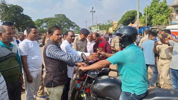 ନନ୍ଦିପଦା ଆମ ପୁଲିସ ସମିତି ପକ୍ଷରୁ ସଡକ ସୁରକ୍ଷା ସଚେତନତା କାର୍ଯ୍ୟକ୍ରମ