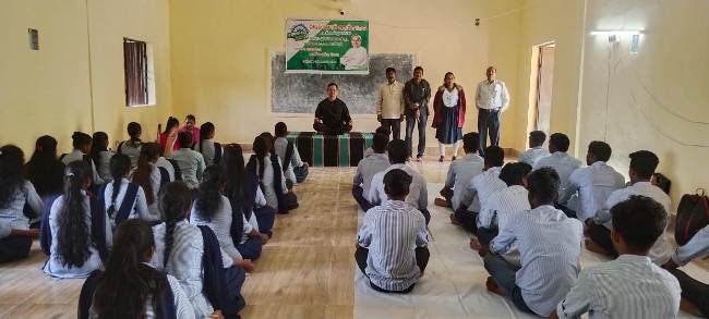 ରାଇକିଆ ଜୀବନ ଜ୍ୟୋତି ମହାବିଦ୍ୟାଳୟ ରେ ଯୋଗ ଶିବିର